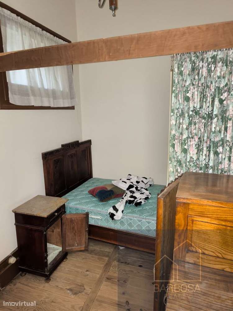 Moradia ANTAS - Av. F. Magalhaes - possivel prédio R/Ch+5! Zona ARU!-17