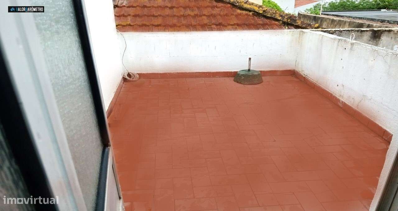 Prédio T5 com logradouro e arrumos-15