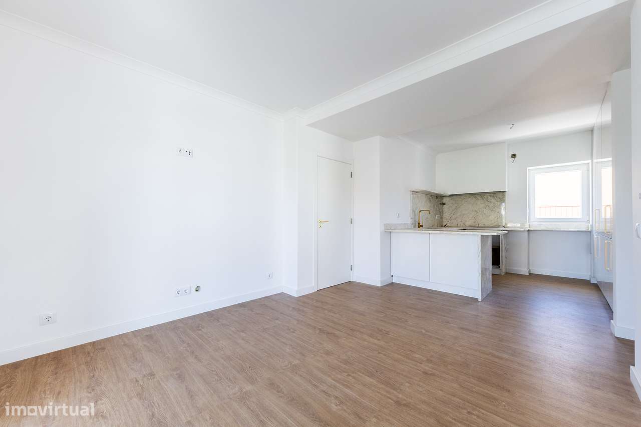 Moradia de Charme Reabilitada no centro da Parede com 434m² de Terreno-18