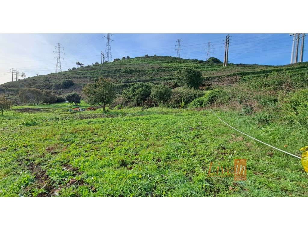 Terreno com Furo e Mina de água em Fanhões - Grande imagem: 4/20
