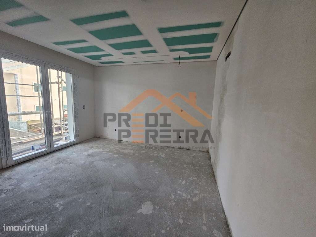 *Nova construção / Última fracção*

À procura de um apartamento T...-14