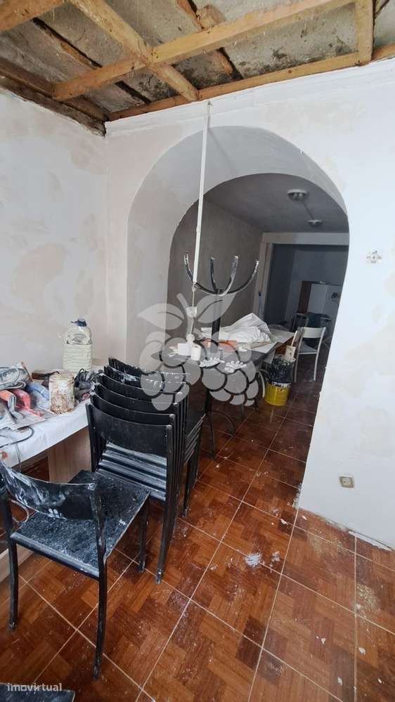 Apartamento cave de 62 m² na Penha de França com um pátio privado de 9-6