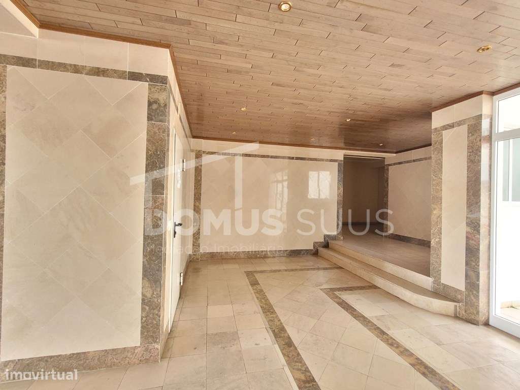 Apartamento T2 em ótimo estado com um terraço enorme-13