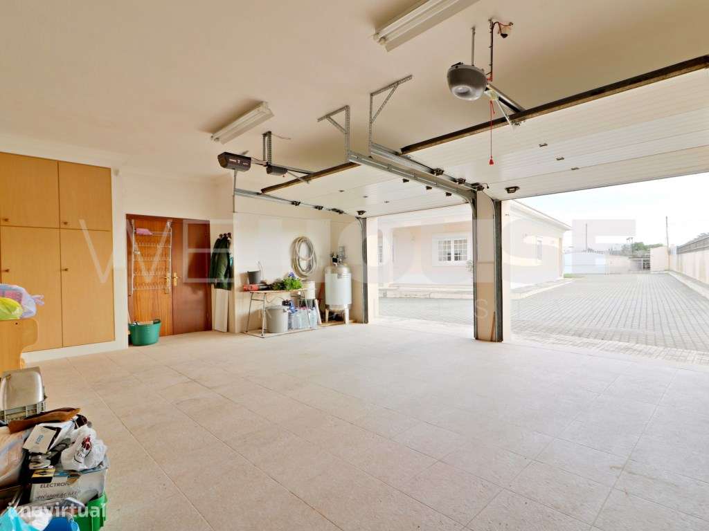 Moradia T4 com 280 m2, inserida em terreno com 2500 m2 em Palmela-33