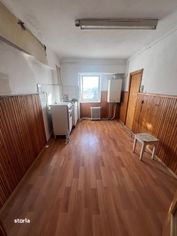 Se vinde apartament cu patru camere