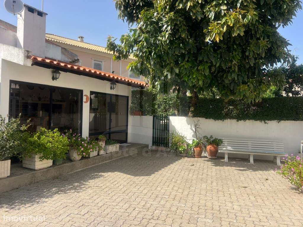 Moradia com 7 Assoalhadas , garagem e com terreno de 1.000 m2 zona ...-10