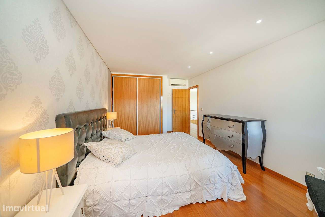 Moradia T4 de Gaveto em Palmeira, Braga-35