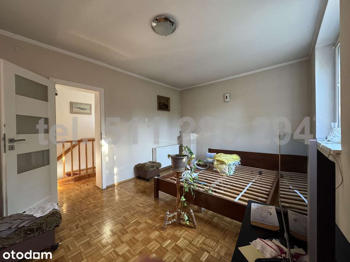 Dom wolnostojący, zielona okolica, klimatyczna działka.-13