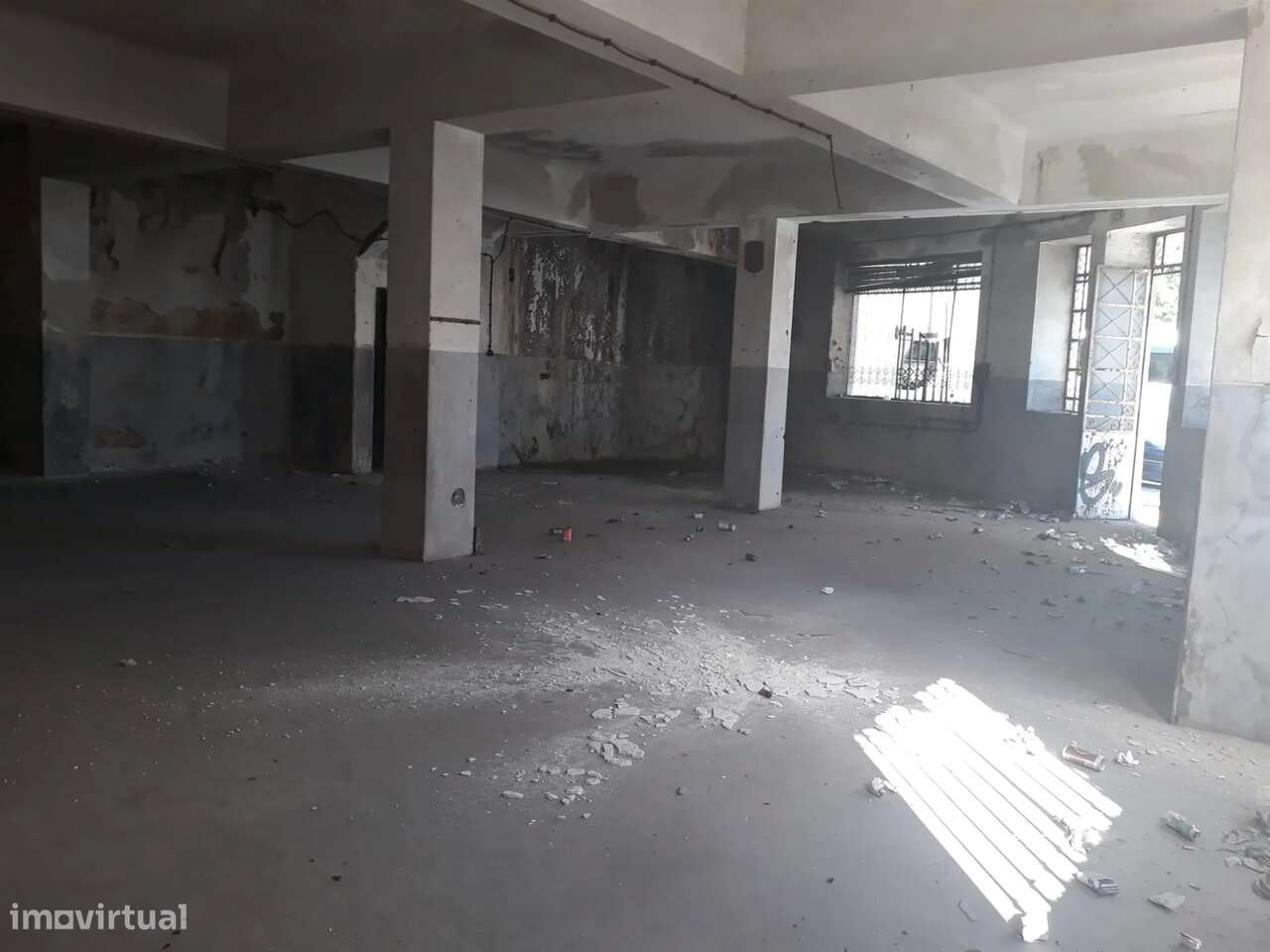 Prédio no Centro de São João da Madeira - Grande imagem: 5/24