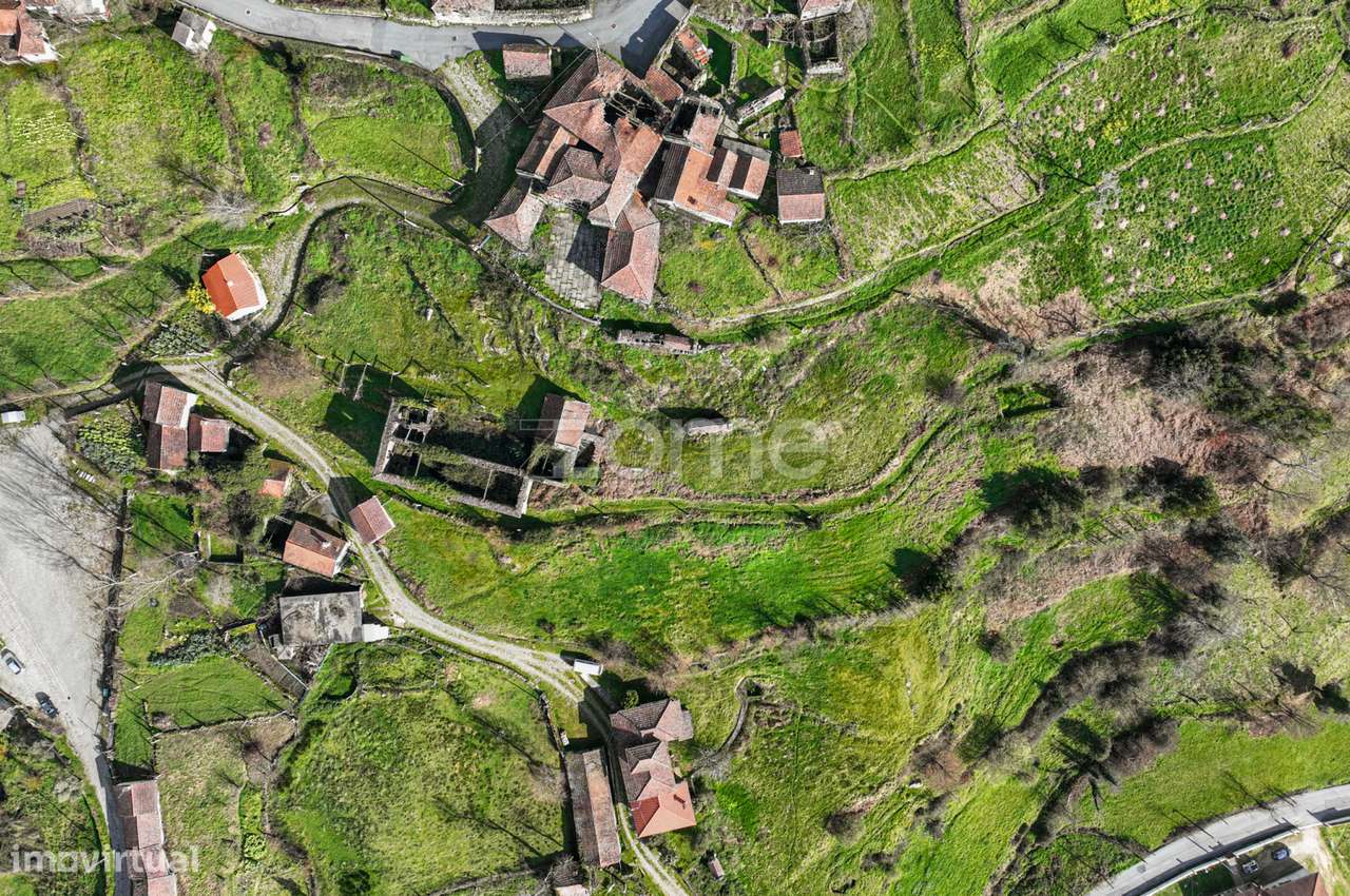 Moradia para reconstruir com terreno de 3.400 m2 - Ribeira de Pena - Grande imagem: 4/18