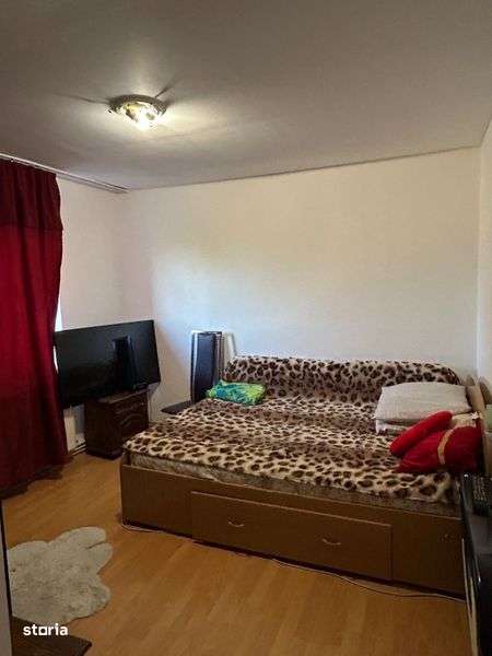 Vand urgent Apartament doua camere decomandat - Imagine principală: 4/8