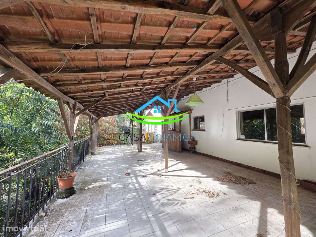 Edifício junto à Ribeira de Alge - Grande imagem: 5/57