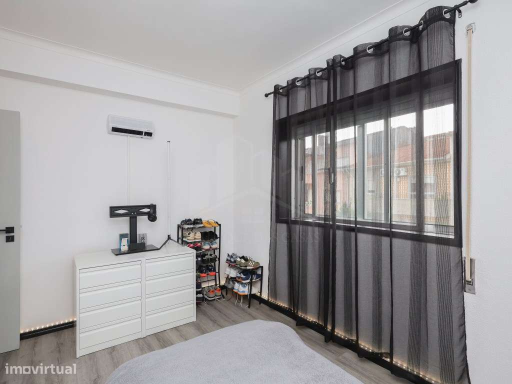 Apartamento T2 Parcialmente Remodelado em Valbom | Oportunidade aba...-23