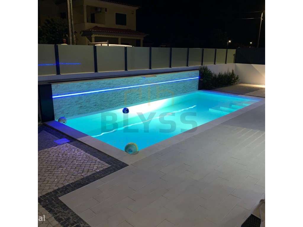 Moradia T4 com Piscina na Aroeira - Charneca da Caparica-10