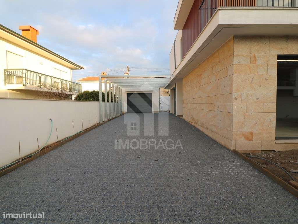 Venda de Moradia Geminada T4 Nova em Palmeira, Braga - Grande imagem: 5/26