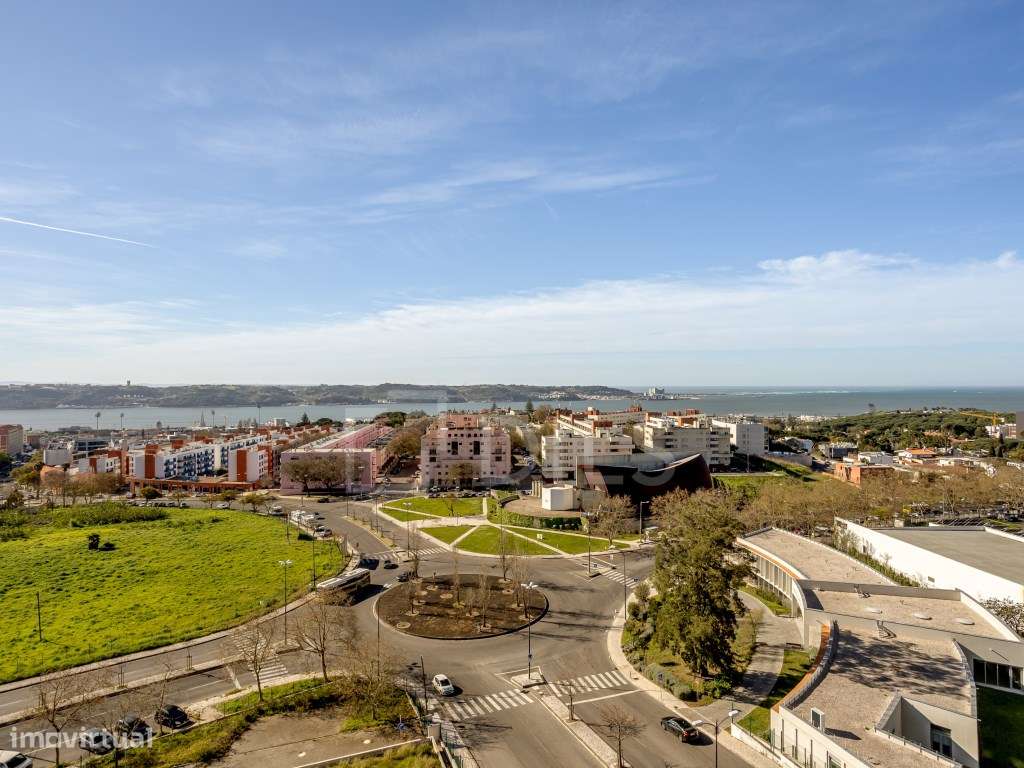 Apartamento T3 com garagem e vista rio, em Belém, Lisboa-21