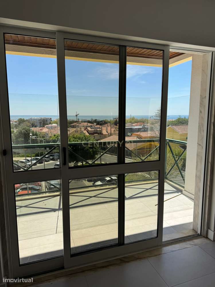 Apartamento T3 com Vista Mar, Varanda e Garagem - Estoril - Grande imagem: 5/17