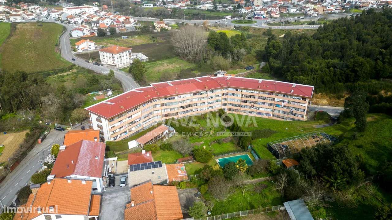 Apartamento T2 com Varanda e Garagem em Gondomar-16