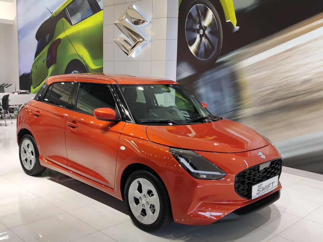 Suzuki Swift Premium Plus Automat CVT Hybrid Led/Navi/Kamera