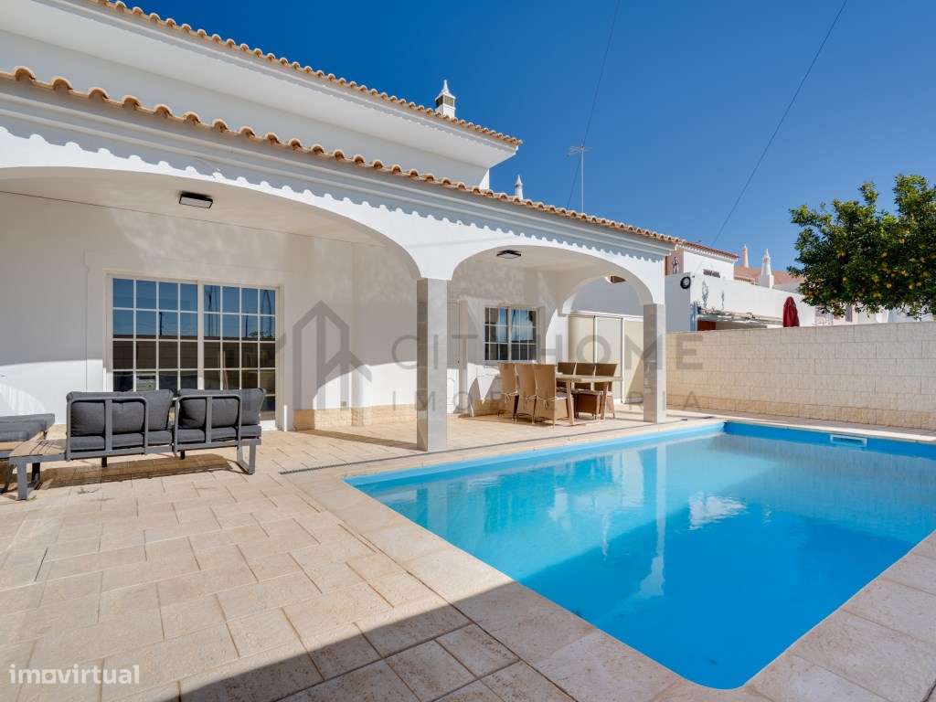 Moradia T3 com piscina e garagem em Lagoa - Grande imagem: 2/50