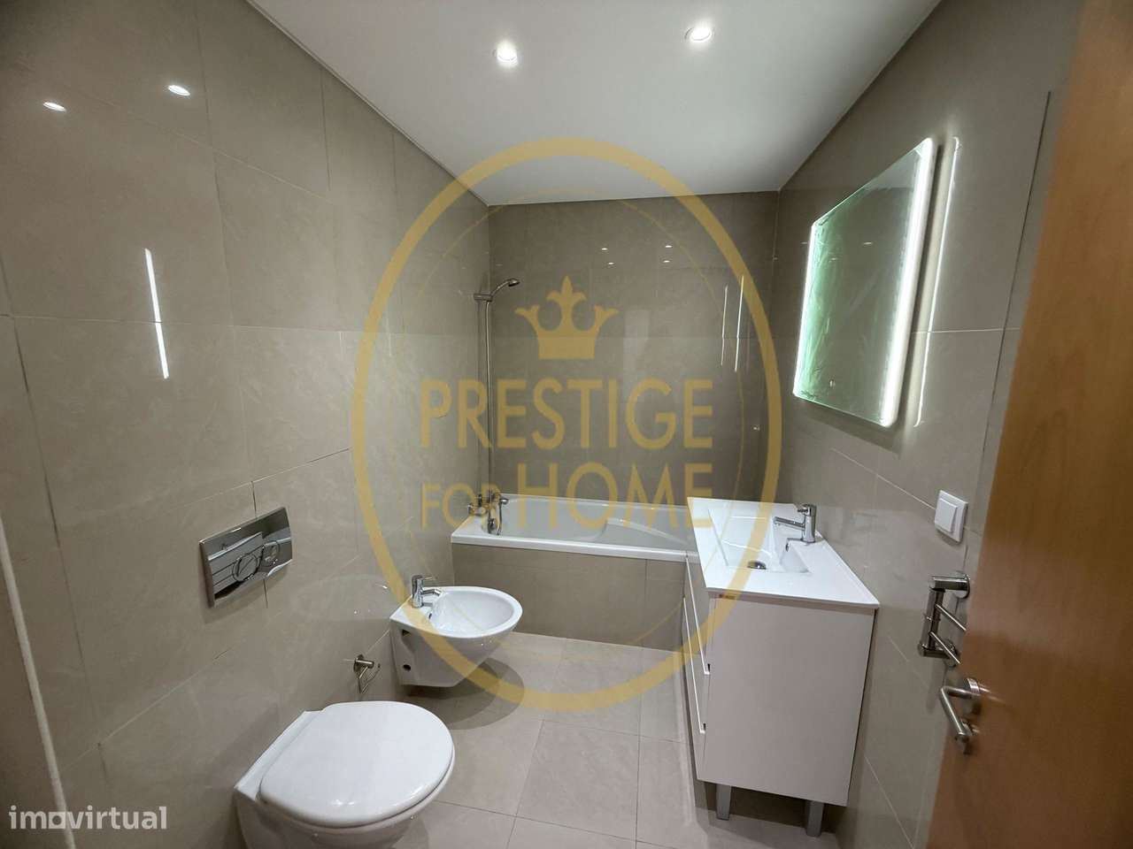 Moradia T5 com Piscina e Garagem Fechada em Condomínio Privado – Boliq-53