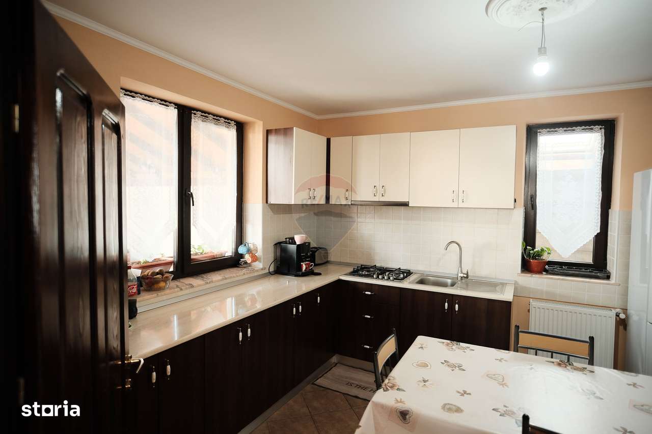 Casă  de vanzare in orasul Solca-12