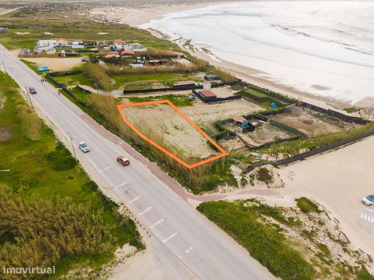 Terreno de 1980 m2 ao lado da praia. - Grande imagem: 2/13