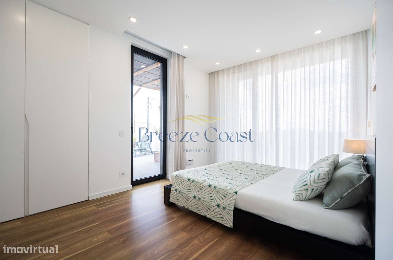Moradia T4 de Arquitetura Distinta e Elegância Intemporal-32