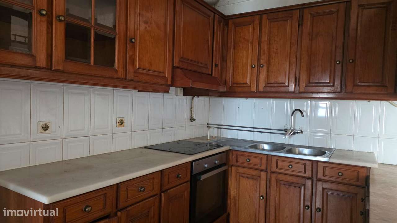 Moradia térrea T4, habitável, sem licença - M. Grande-5