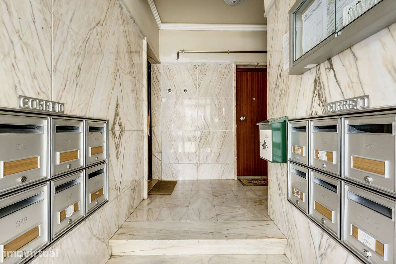 OPORTUNIDADE EM ODIVELAS - T2 COM LOCALIZAÇÃO CENTRAL-16