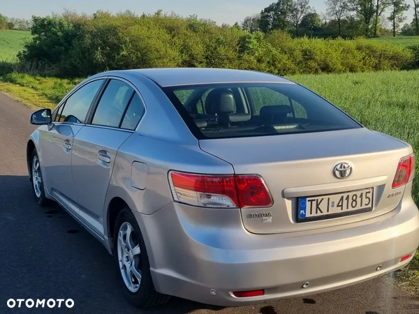 Toyota Avensis 2.0 Premium - 13