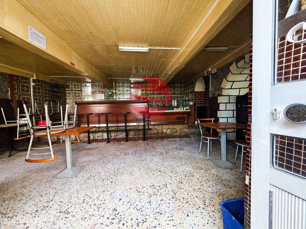 MORADIA T8 C/ LOGRADOURO, COMÉRCIO E TERENO-10