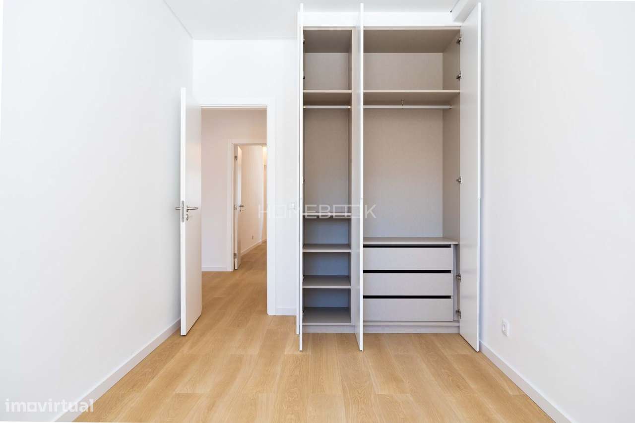 Apartamento T2 renovado na Graça-11