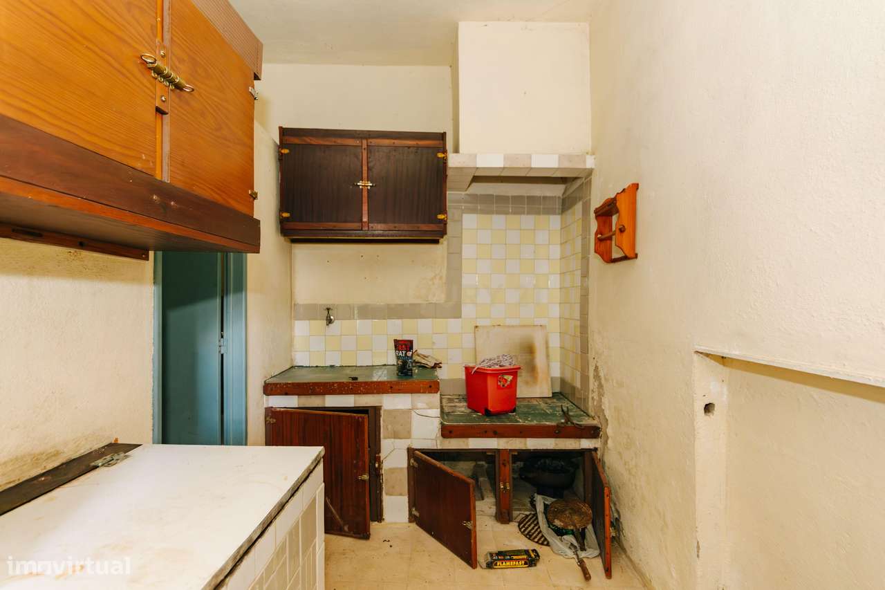 2 moradias para recuperar, com terreno, em Alverca.-27