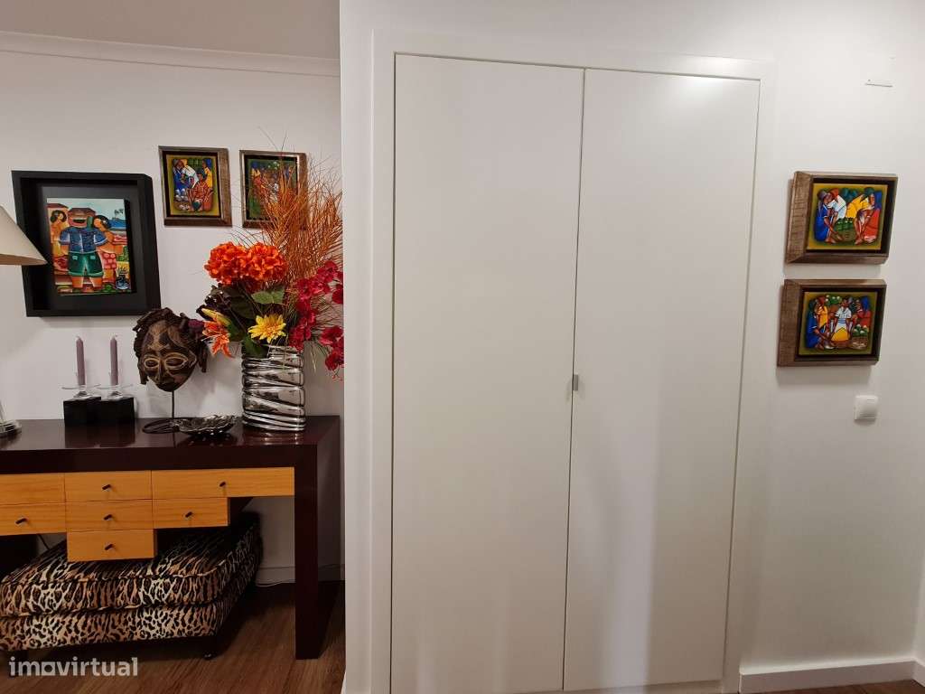 Vende-se T2 com ótima vista de mar-11