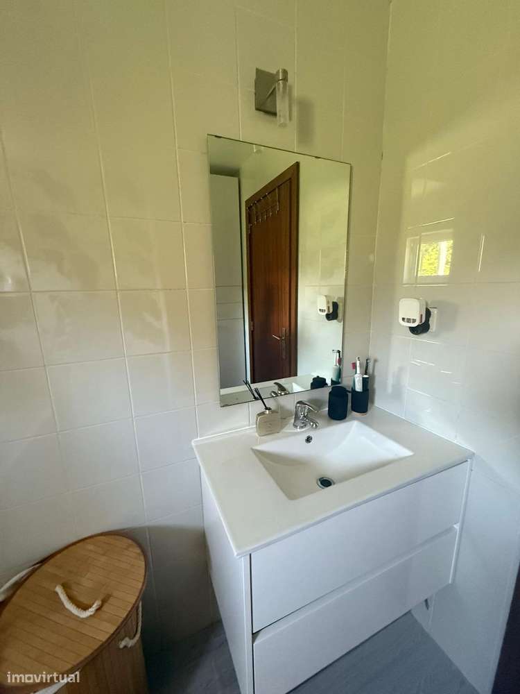 Moradia geminada Bi-Familiar T3 + T1 — Dois espaços...-11