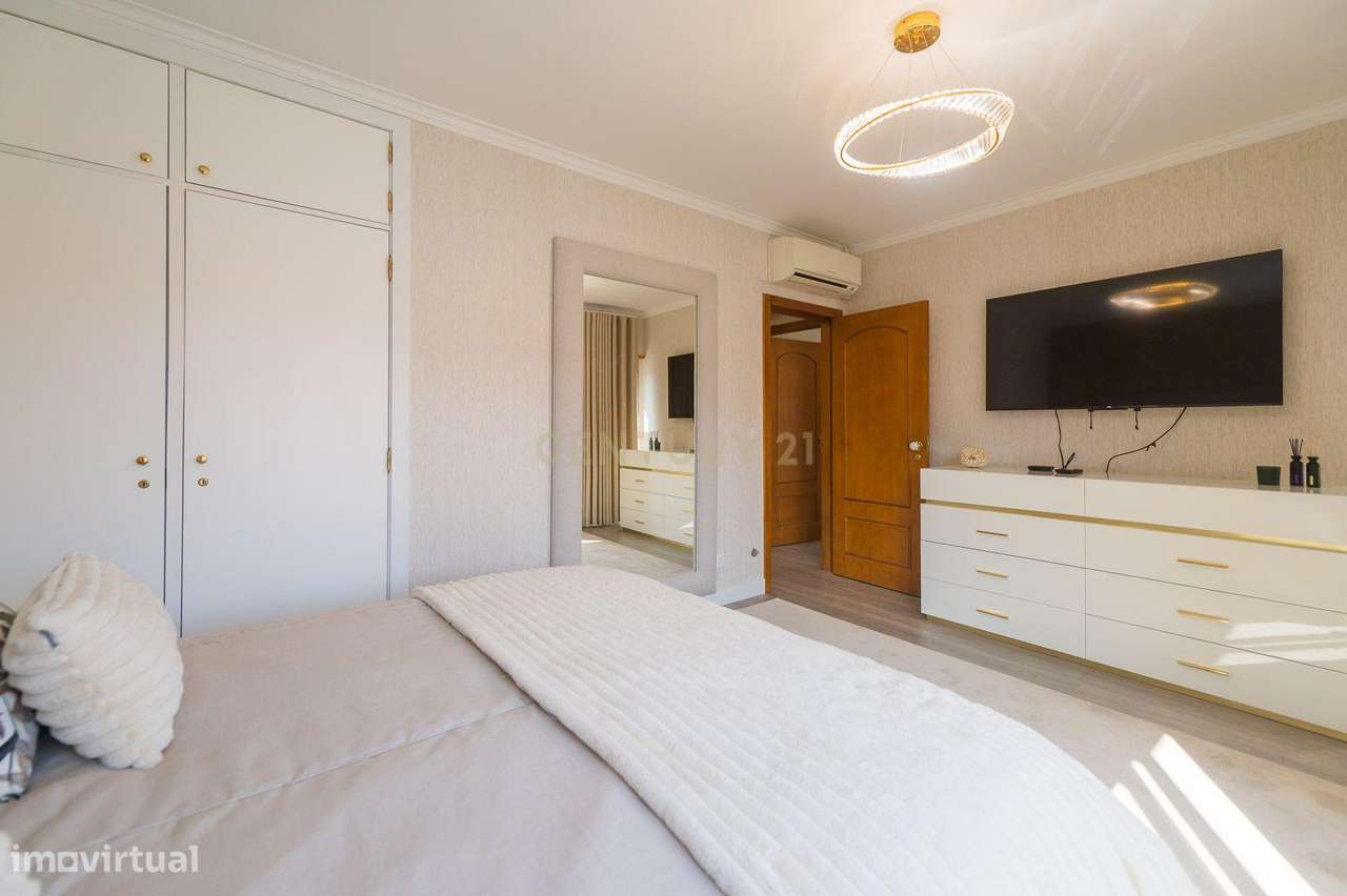 Apartamento T3 com Garagem em Loures-25