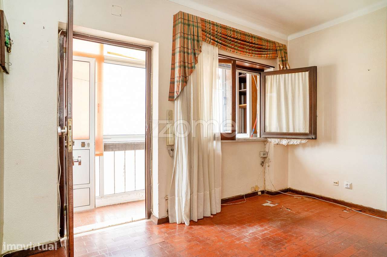 Apartamento T1 na Vila de Sesimbra-0