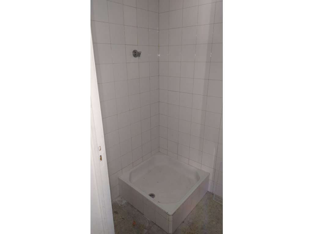 Armazém c/200m2 na Amadora-10