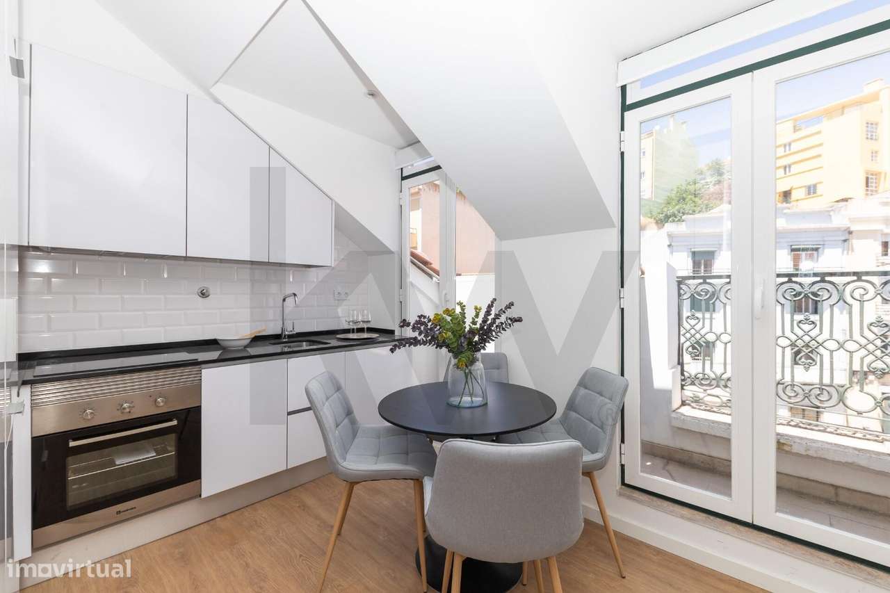 T2 Remodelado com Varanda e Vista Rio – São Vicente, Lisboa - Grande imagem: 2/27