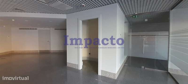 Loja em São João da Madeira para arrendar - Grande imagem: 3/8