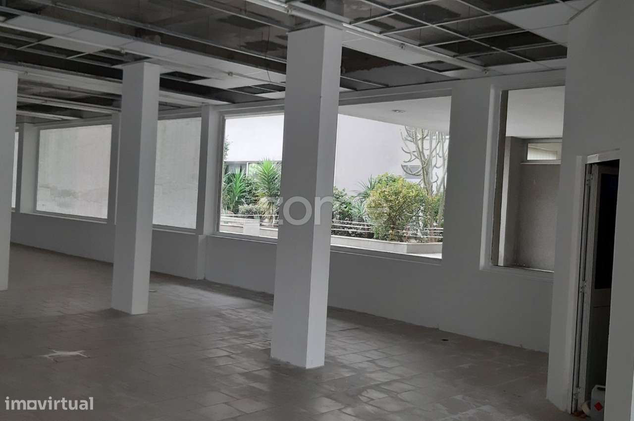 LOJA COM 551M2 NA RUA DE LUVAZIM, VILA DAS AVES - Grande imagem: 4/37