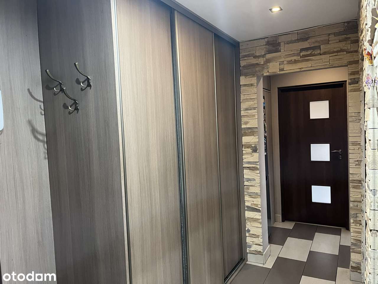 Przestronne 3 pokojowe mieszkanie, ścisłe centrum, 5 piętro z balkonem - Pełny obrazek: 4/7