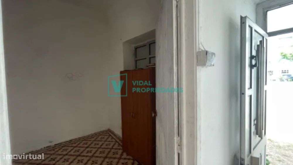 T2 em banda com garagem, jardim e terraço em Faro-5