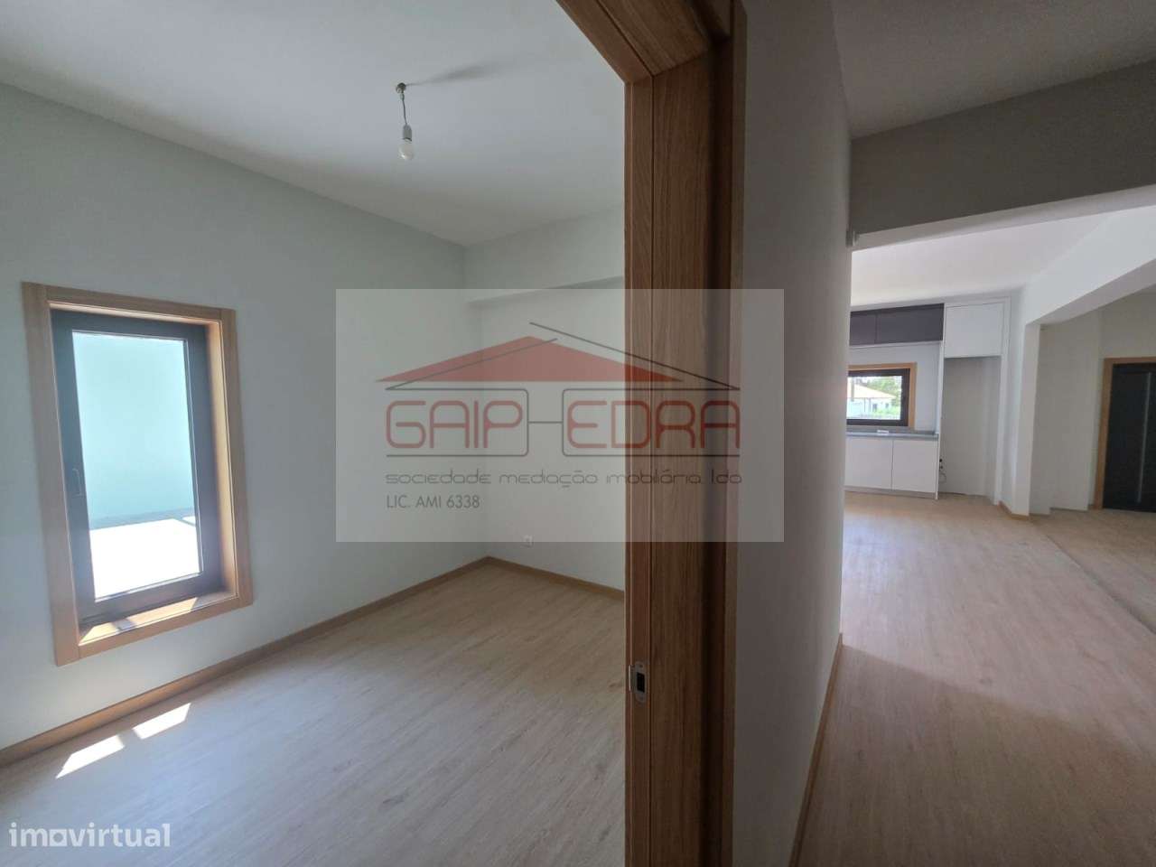 Moradia 4 frentes nova  com 840 m2 terreno em Felgueiras-31
