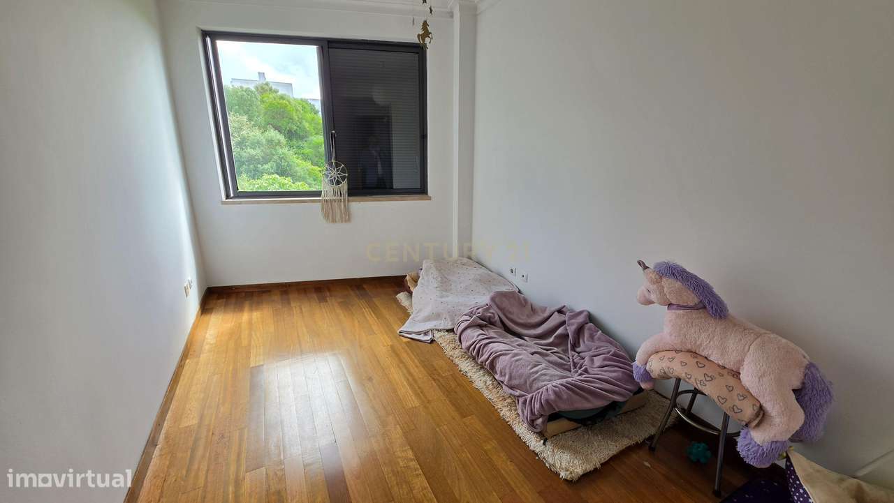 Apartamento Duplex T5 no centro de Palmela-10