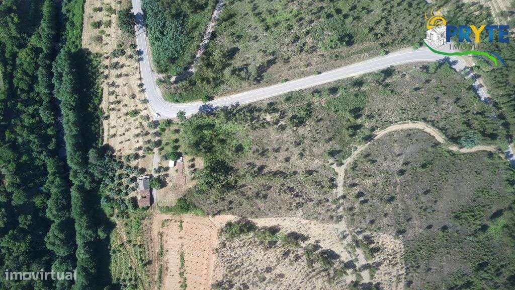 Pequena quinta a confinar com a Ribeira situada perto de Oleiros - Grande imagem: 5/58