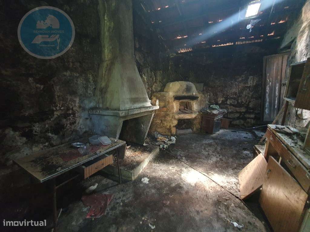 Quinta à venda para restauro em Arroteia freguesia de Rossas-21