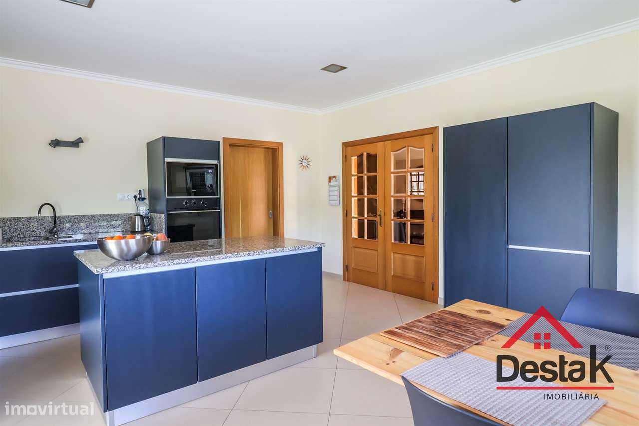 Fantástica Moradia isolada V4 em Lordosa, Viseu-17