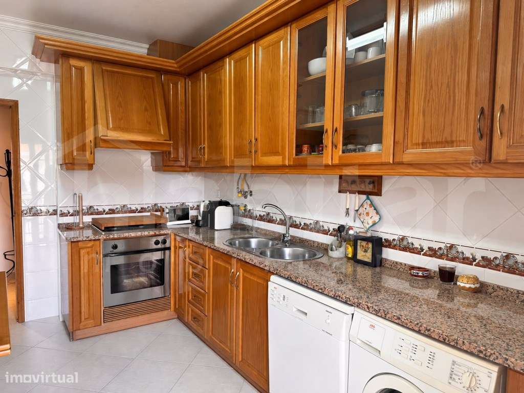 Apartamento T3 com 147 m², varandas, estacionamento e arrecadação-0